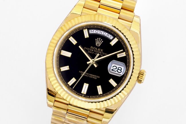 top-tier replicaRolexday displayDatejust18K gold black dial men's mechanical watch front view