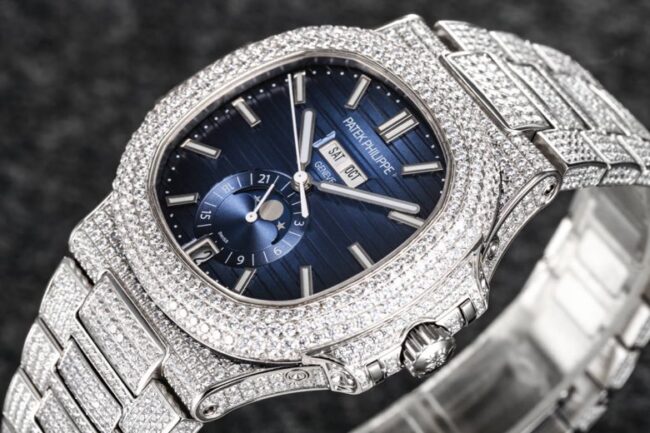 top-tier replicaPatek Philippe sporty and elegant baby's breath series Nautilus full diamond white steel blue dial men's mechanical watch front view