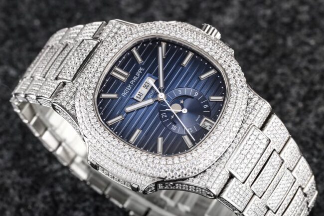 top-tier replicaPatek Philippe sporty and elegant baby's breath series Nautilus full diamond white steel blue dial men's mechanical watch front view