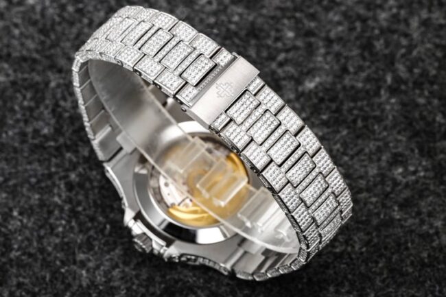 top-tier replicaPatek Philippe sporty and elegant baby's breath series Nautilus full diamond white steel blue dial men's mechanical watch clasp picture