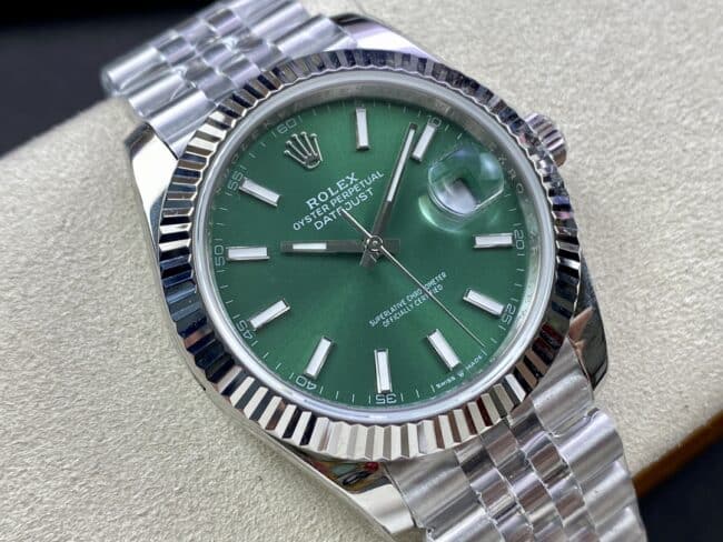 top-tier replica2022 official new color matching RolexDatejust41mmgreen dial men's mechanical watch front view