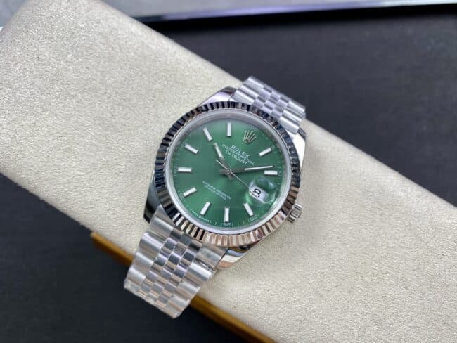 top-tier replica2022 official new color matching RolexDatejust41mmgreen dial men's mechanical watch front view