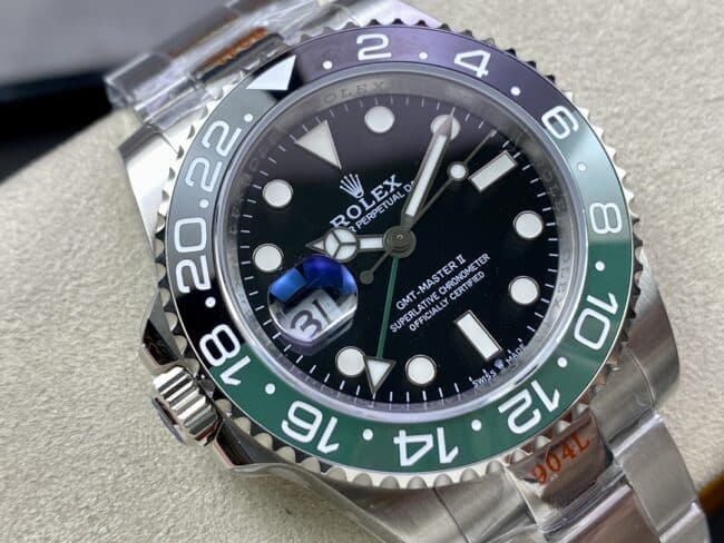 top-tier replicaRolex snow rose ring left-handed GMT-Master series GMT men's mechanical watch front view
