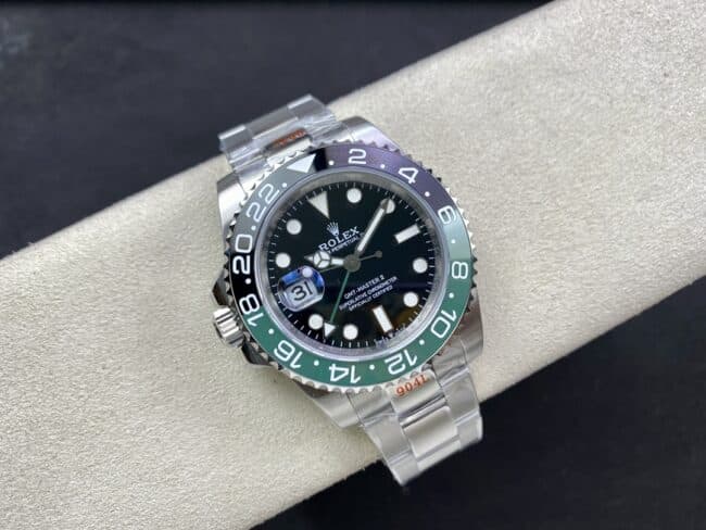 top-tier replicaRolex snow rose ring left-handed GMT-Master series GMT men's mechanical watch front view