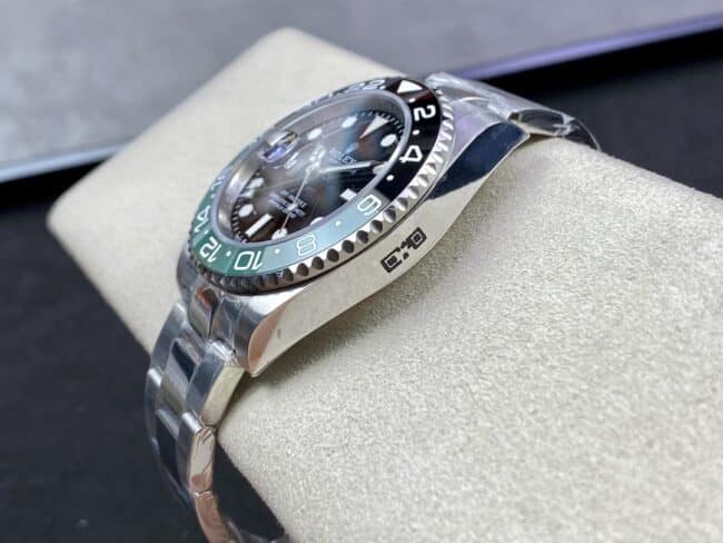 top-tier replicaRolex snow rose ring left-handed GMT-Master series GMT men's mechanical watch side view