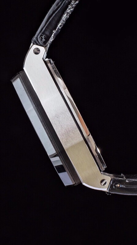 Side view of Dachang high-quality replicaAPFblack dialAudemars PiguetRoyal Oak offshore 26400 capped version