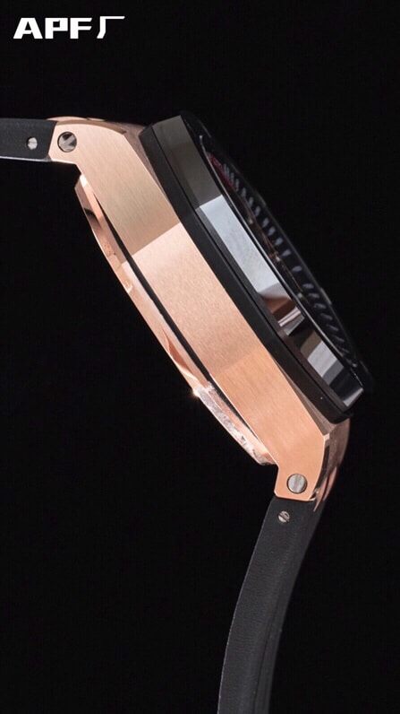 Side view of Dachang high-quality replicaAPFblack dialAudemars PiguetRoyal Oak offshore 26400 watch