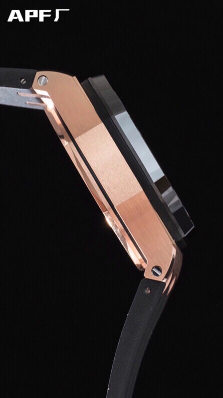 top-tier replicaAPFAudemars PiguetRoyal Oak offshore rose goldblack dial26400 watch side view