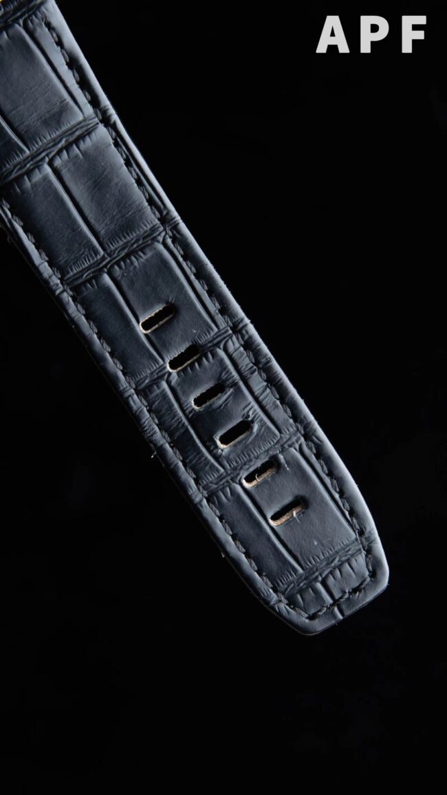 top-tier replicaAPFAudemars PiguetRoyal Oak offshore 26400 watch top-tier white steel leather strap picture