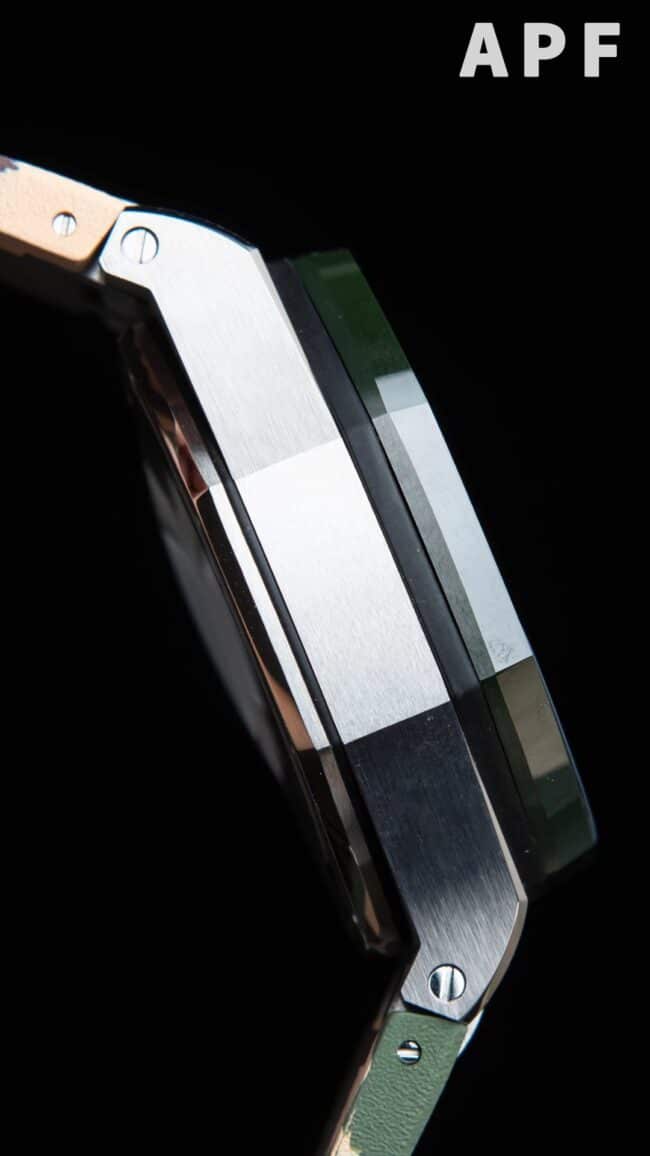 Big factory high-quality replicaAPFAudemars PiguetRoyal Oakgreen dial eliminates fake offshore 26400 watch side view