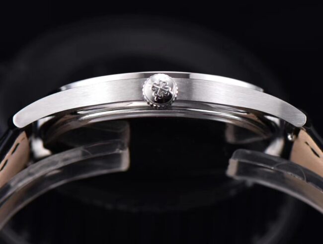 top-tiersuper clonePatek Philippe white steel classic reappears in the new classic watch series 5196G formal watch king makes a shocking debut side view