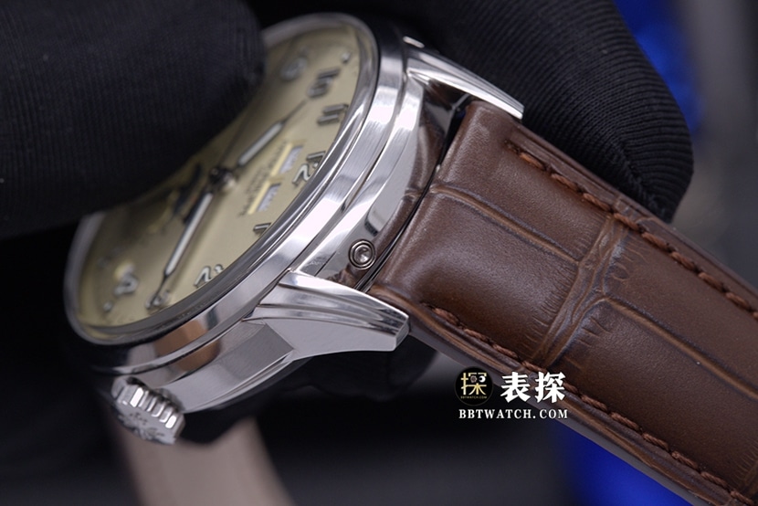 GR factory complications Patek Philippe1:1replica watch lume milk white dialmoon phaseleather strap model 5320G-001side live photo