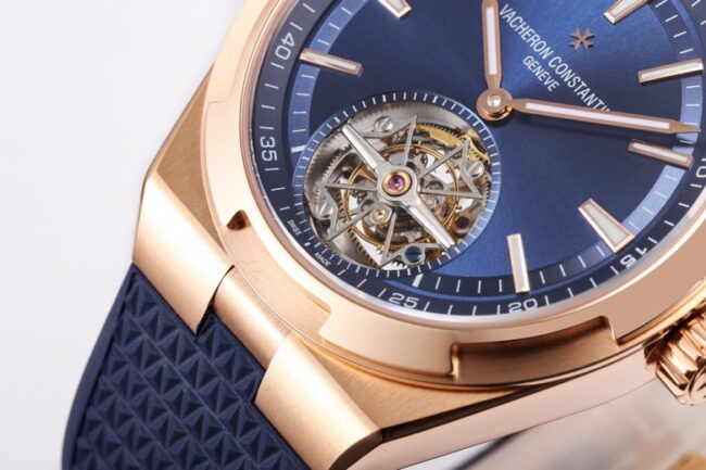 top-tier replicaBBRVacheron Constantin, the king of steel watches with peak appearance, blue dial, travels all over the world tourbillondetail shots