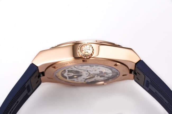 top-tier replicaBBRVacheron Constantin, the king of steel watches with peak appearance, blue dial, travels all over the world tourbillon side view