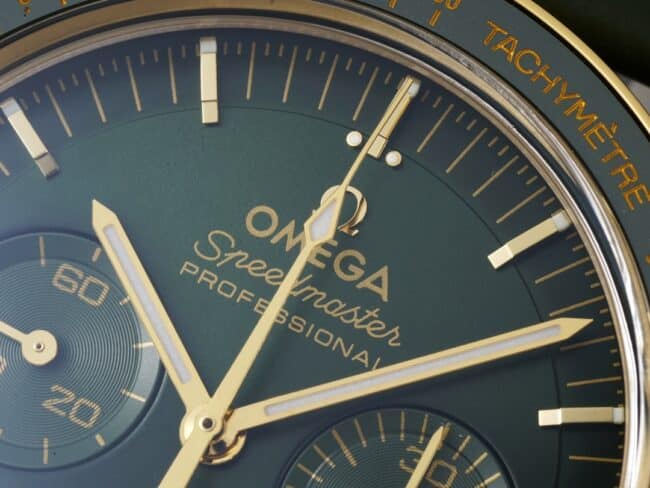 top-tier replicaRM2022 legendary space watch Omega Speedmaster series moon watch green dial detail shots