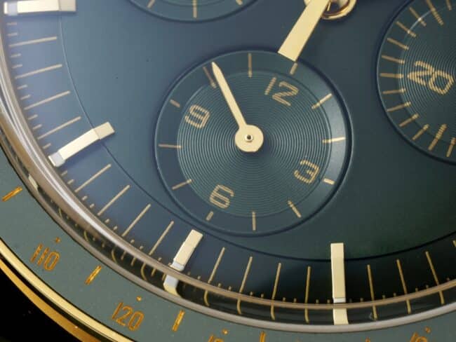 top-tier replicaRM2022 legendary space watch Omega Speedmaster series moon watch green dial detail shots