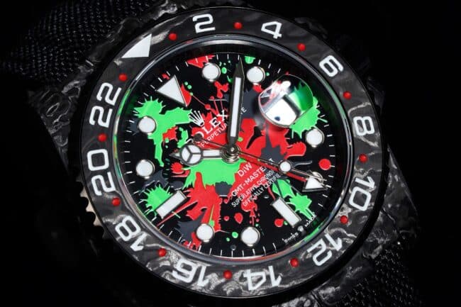 top-tier replicaVSRolexGMT-Master new carbon fiber case carbon fiber pattern watch front view