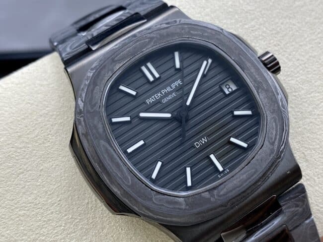 Aesthetic presentation of top-tier replicaPatek PhilippeNautilusblack dial5711 carbon fiber front view