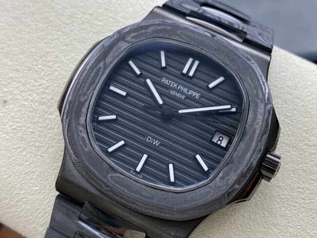 Aesthetic presentation of top-tier replicaPatek PhilippeNautilusblack dial5711 carbon fiber front view
