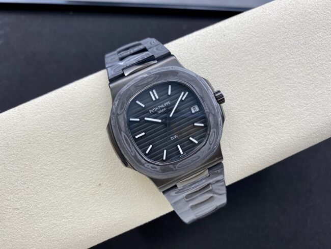 Aesthetic presentation of top-tier replicaPatek PhilippeNautilusblack dial5711 carbon fiber front view