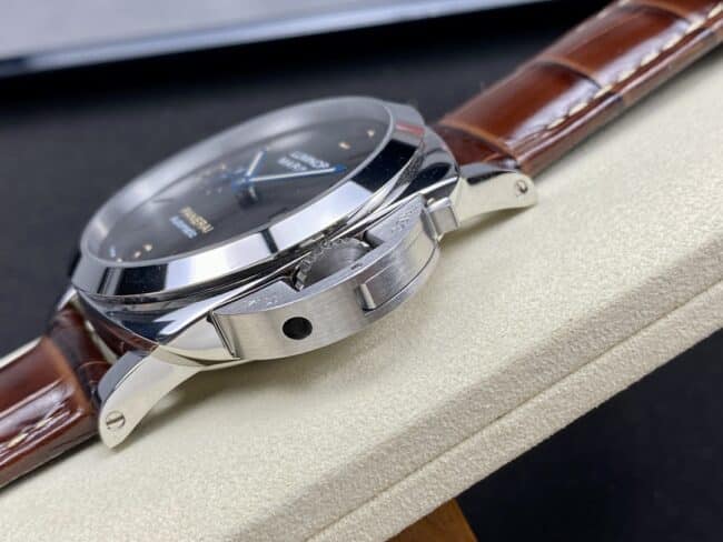 Dachang high-quality replicaPanerai white steel green dialPAM1116 watch side view