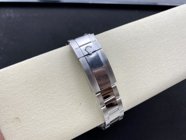 top-tier replicaC factory Rolex blue dial yacht series 3235movement904 stainless steel watch clasp picture