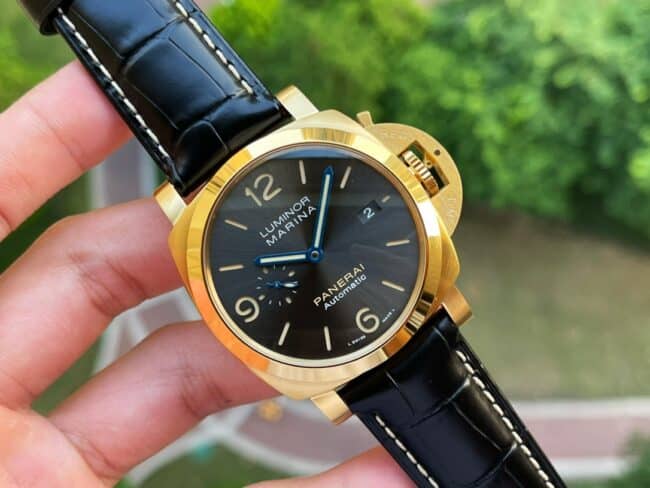 Dachang high-quality VSPaneraiPAM1115 yellow gold black dial men's watch front view