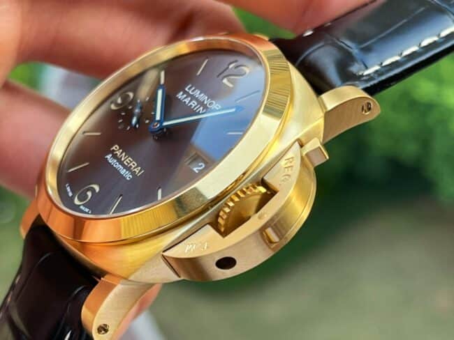 Dachang high-quality VSPaneraiPAM1115 yellow gold black dial men's watch side view