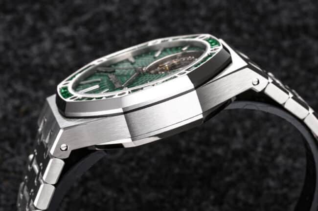 Side view of big factory high-quality replicaR8 factory 2022 Audemars Piguetgreen dialRoyal Oak self-winding tourbillon watch