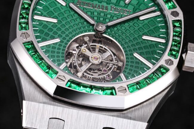 Dachang high-quality replicaR8 factory 2022 Audemars Piguetgreen dialRoyal Oak self-winding tourbillon watch detail shots
