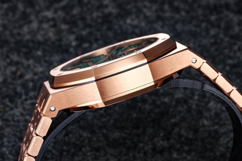 Top R8 factory latest release new 2022 Audemars Piguet Royal Oak self-winding tourbillon watch side view