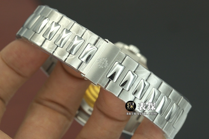 3K Factory sporty and elegant Patek Philippe1:1replica watch lumegreen dialsteel bracelet model 5711/1A-014braceletlive photos