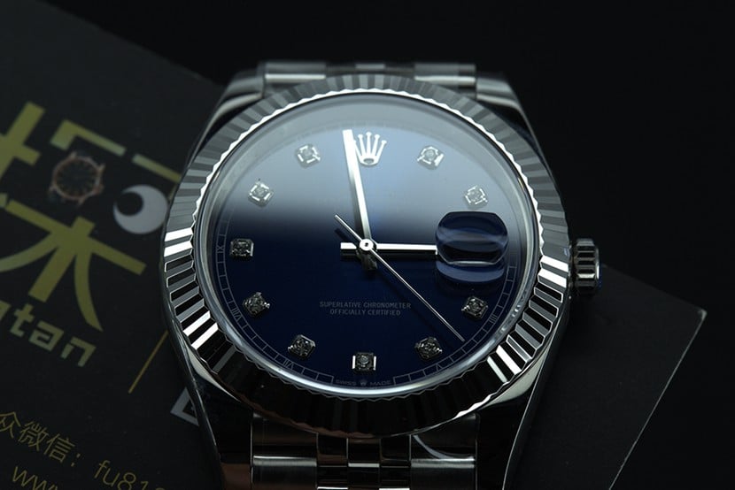 jvsRolex blue log watch tiger ring dial details