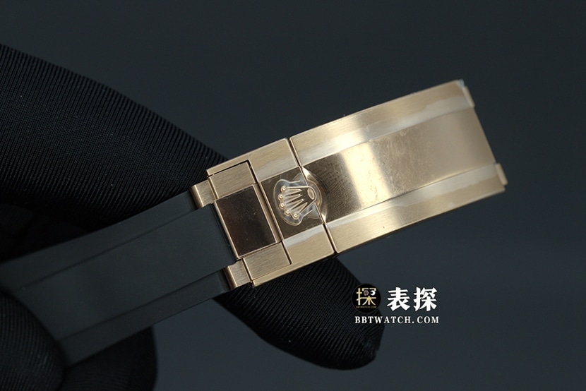 C Yacht-Master Rolex watch lumeblack dial rubber model M226658-0001clasplive photos