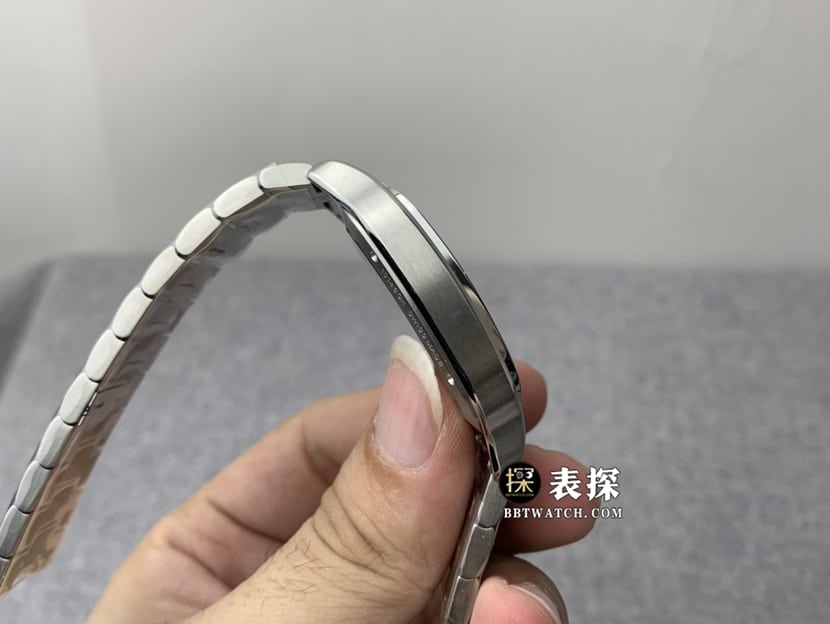 TW factory Cartier Santos watch men's hollow steel bracelet model pictures and prices side live photo