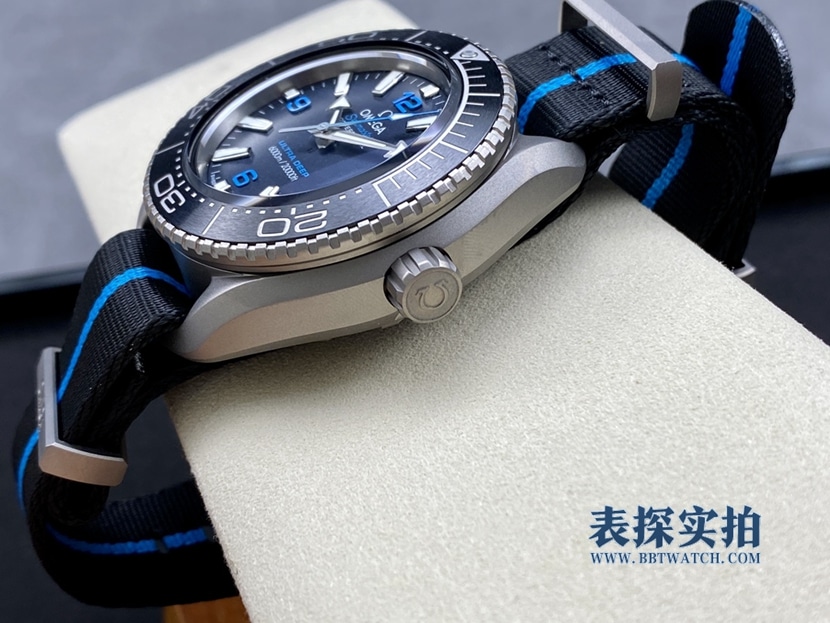 top-tier replicaOmega Titanium Aquaman Collector's Edition launch side view