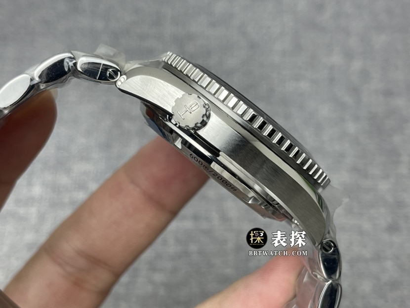 VS FactoryOmegaSeamastertop-tier 1:1high-quality watch men's black dialsteel bracelet model pictures and prices side live photo