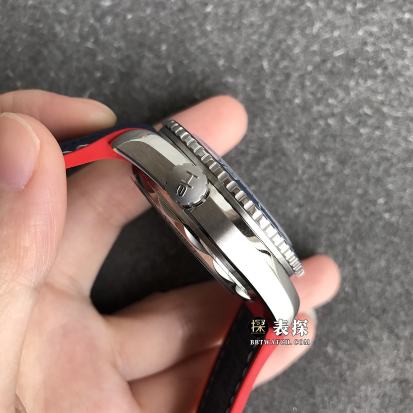 VS FactoryOmegaSeamaster1:1super watch men's white dial America's Cup rubber model pictures and prices side live photo