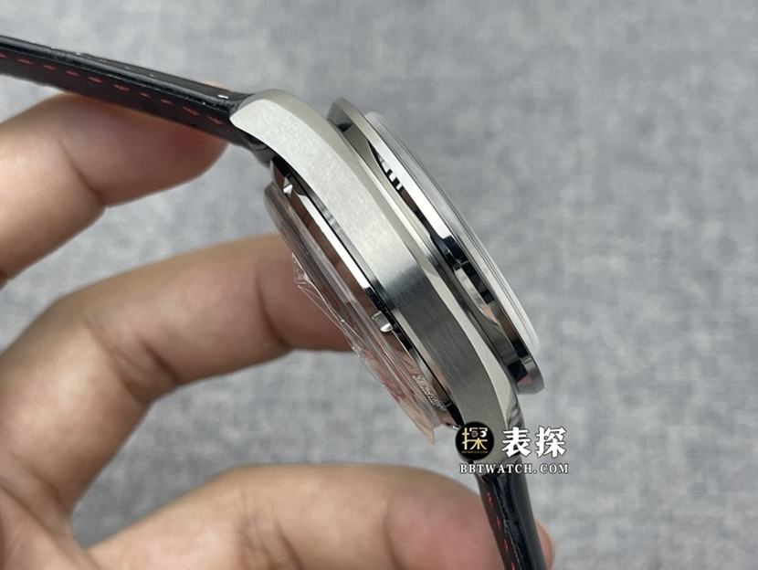 OM FactoryOmega Speedmaster top-tier 1:1super watch men's white panda disk leather strap model pictures and prices side live photo