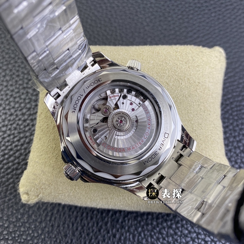 ZF FactoryOmegaSeamaster1:1super watch men's green dialsteel bracelet picture and price caseback live photo