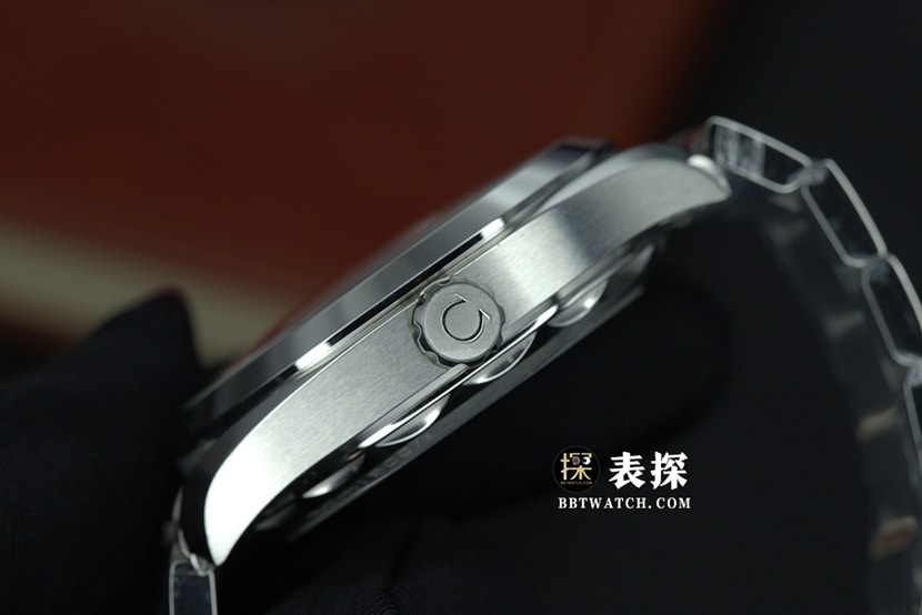 VSSeamasterOmega1:1replica watch blue dialsteel bracelet model 220.10.41.21.03.002side live photo