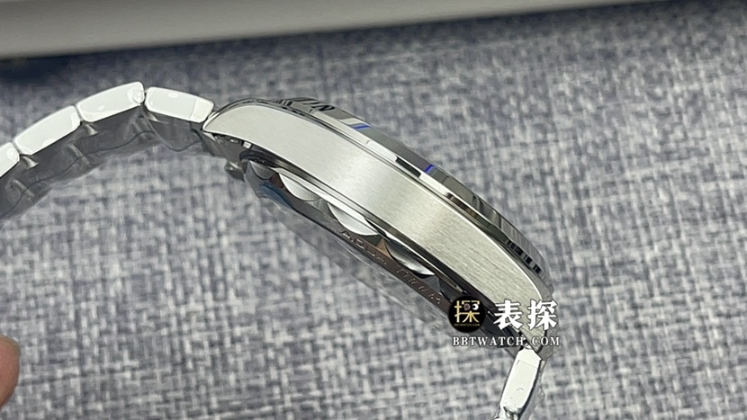 VS FactoryOmegaSeamastertop-tier watch men's green dialsteel bracelet pictures and prices side live photo