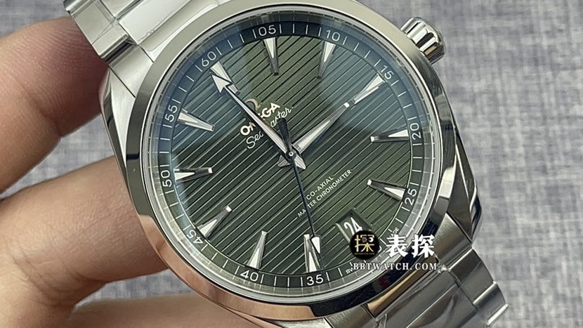 VS FactoryOmegaSeamastertop-tier watch men's green dialsteel bracelet model pictures and prices front live photo