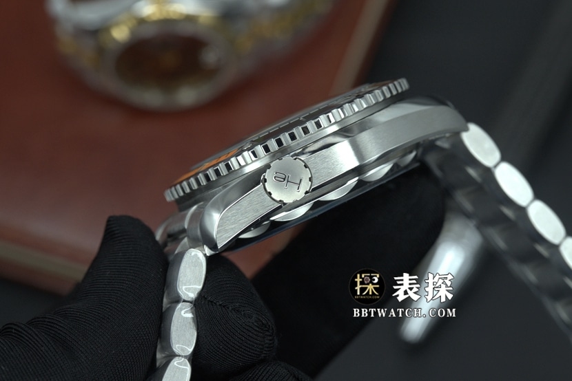 VS FactoryOmegaSeamaster Ocean Universe 600m Quarter Orange Watch Men's Steel Bracelet Model Pictures and Prices side live photo