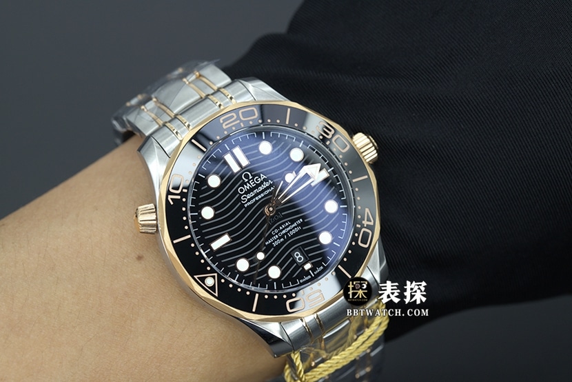 VS FactoryOmegaSeamaster300Mtop-tier watch men's rose gold black steel bracelet model pictures and prices wearing live photos