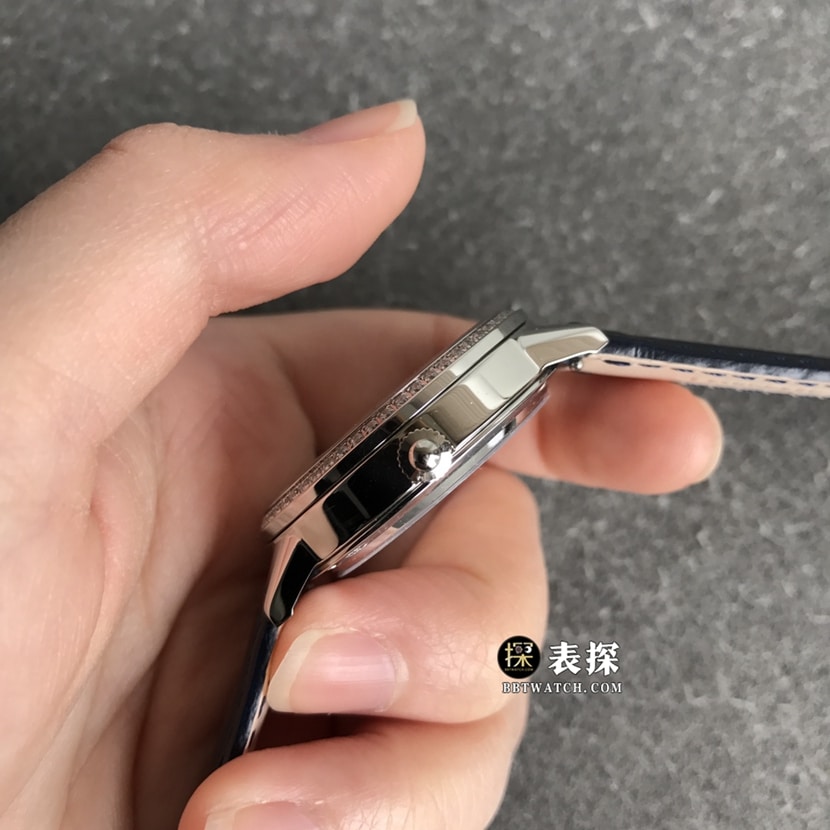 ZF FactoryJaeger-LeCoultre dating watch women's silver dialmoon phaseleather strap model pictures and prices side live photo