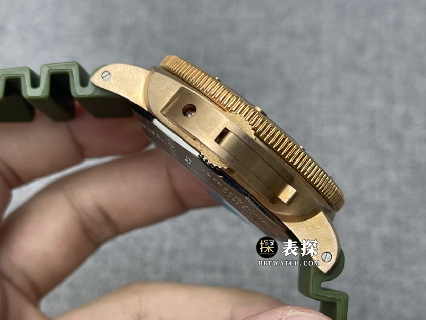 VS FactoryPanerai special edition PAM 003821:1top-tier watch men's green dial rubber model pictures and prices side live photo