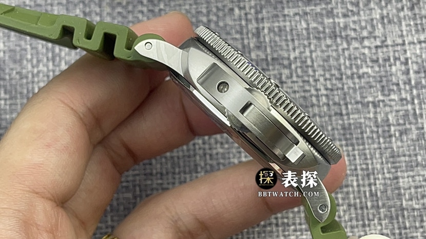 VS FactoryPanerai sneak PAM01226super watch men's white dial rubber model picture and price side live photo