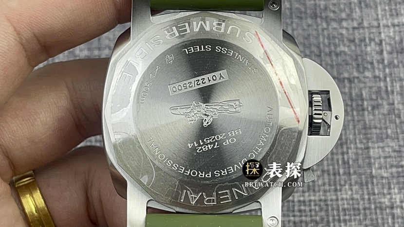 VS FactoryPanerai sneak PAM01226super watch men's white dial rubber model picture and price caseback live photo