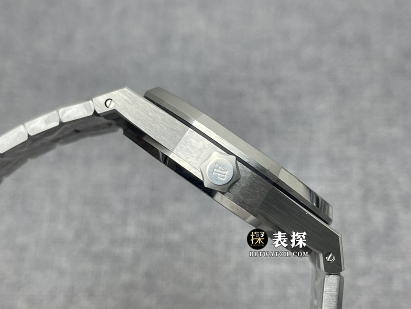 R8 factory Audemars PiguetRoyal Oak1:1top-tier watch men's smoked blue dial gradient sapphire crystalsteel bracelet model pictures and prices side live photo